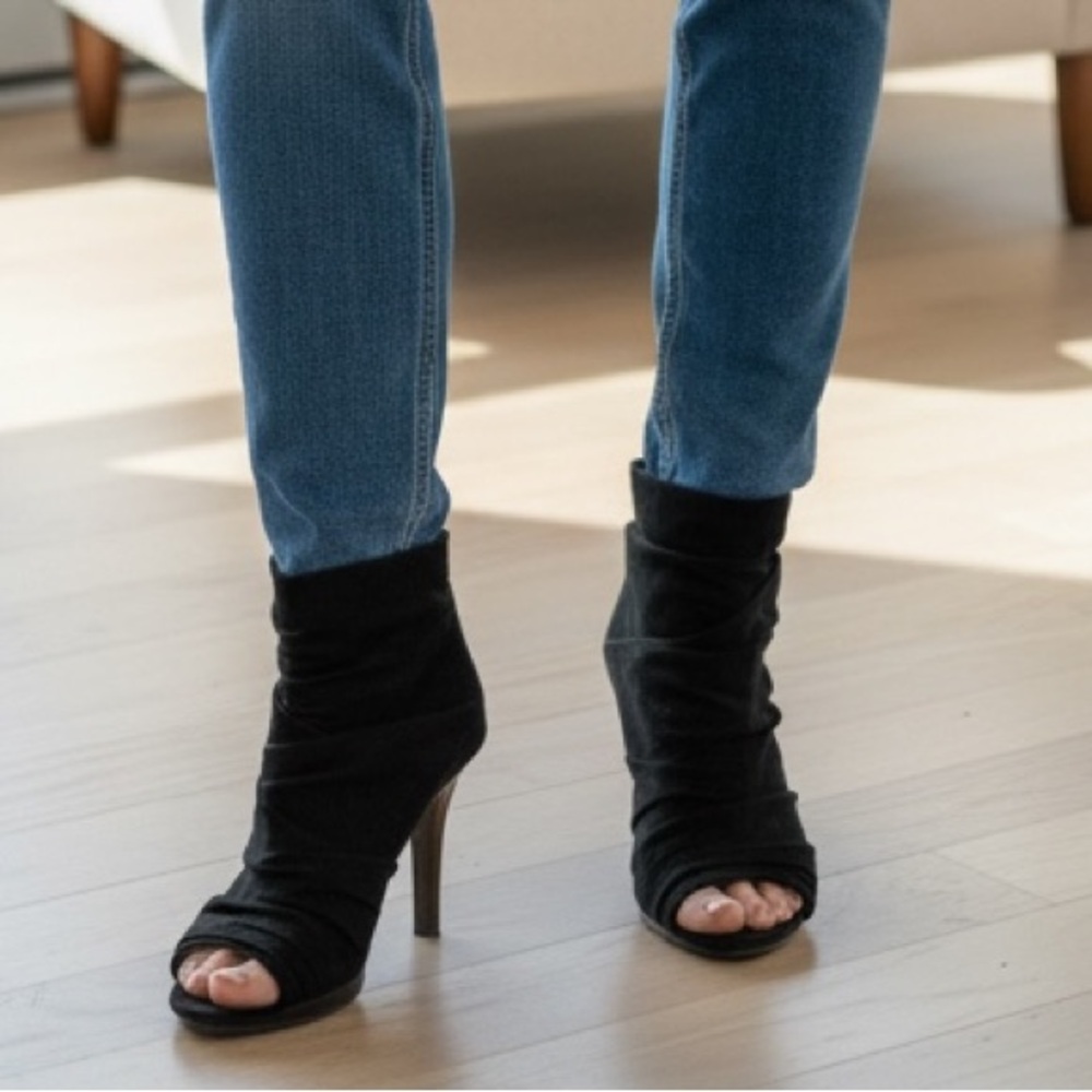 FIONI Black Heeled Boots